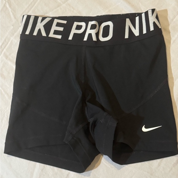 Nike Women's Black Pro Athletic Shorts - Picture 1 of 3